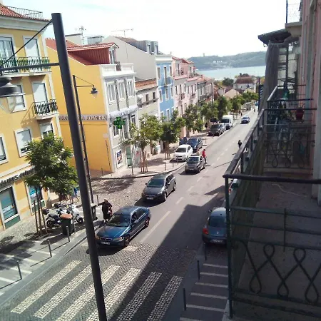 Daire Retreat With View Of Tagus River Lisboa