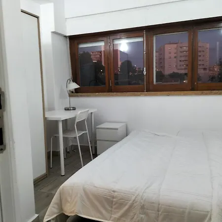 Daire Retreat With View Of Tagus River Lisboa